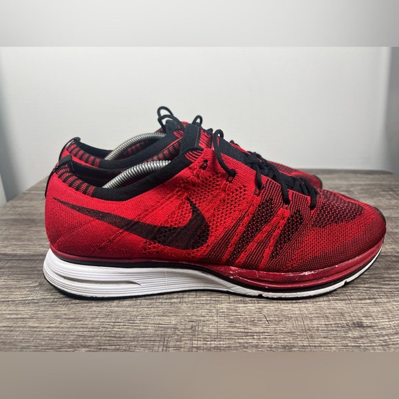 Size 12 - Nike Flyknit Trainer University Red Men’s Shoes - Picture 1 of 10
